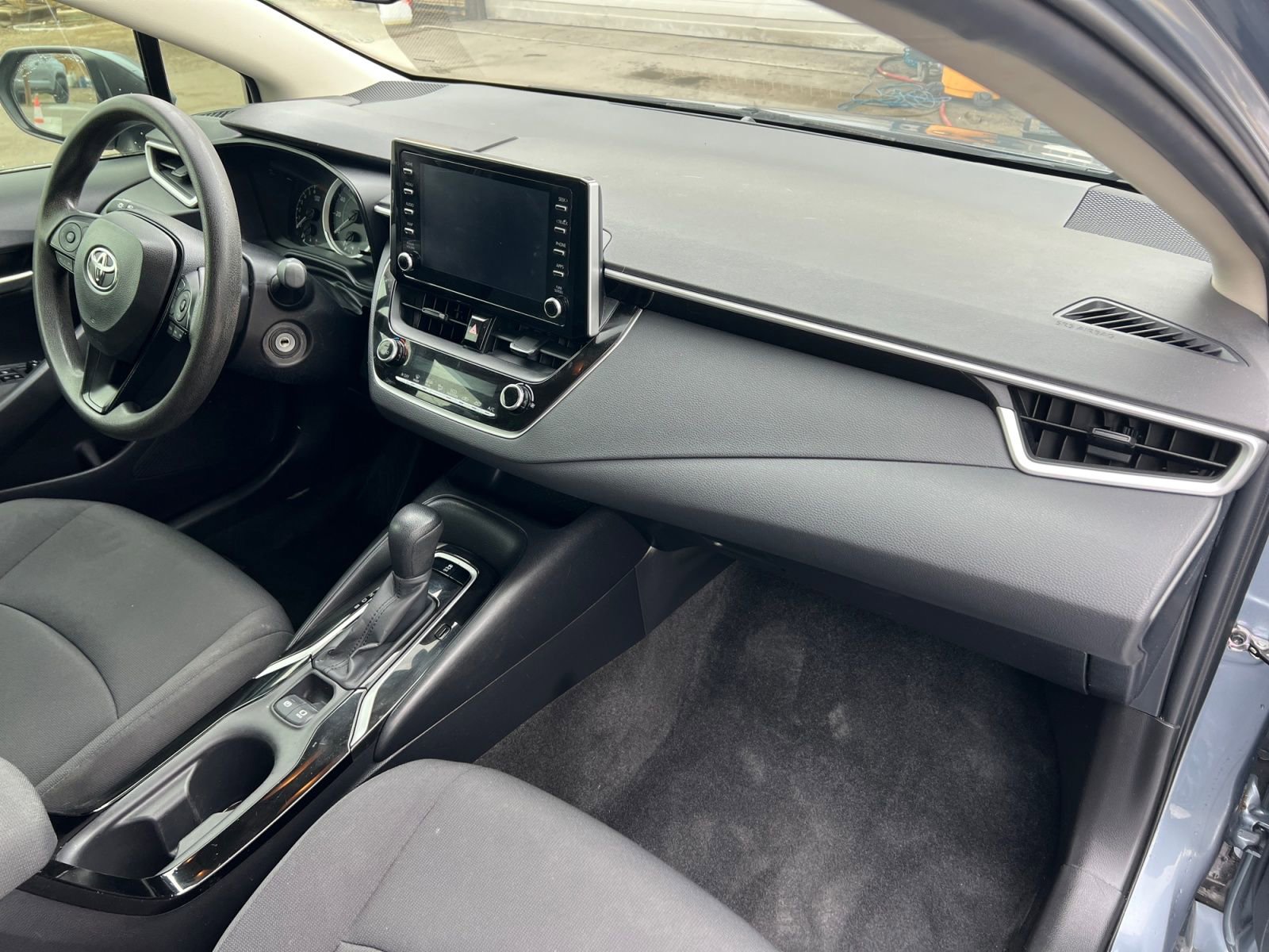 Used 2020 Toyota Corolla LE image 16