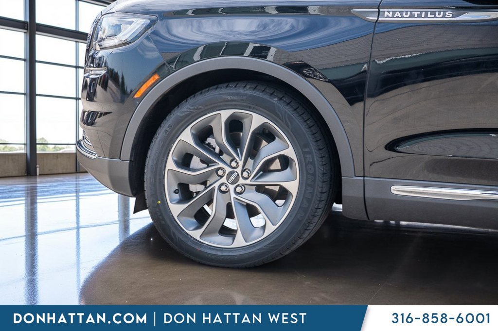 Used 2022 Lincoln Nautilus Reserve AWD/4WD image 38