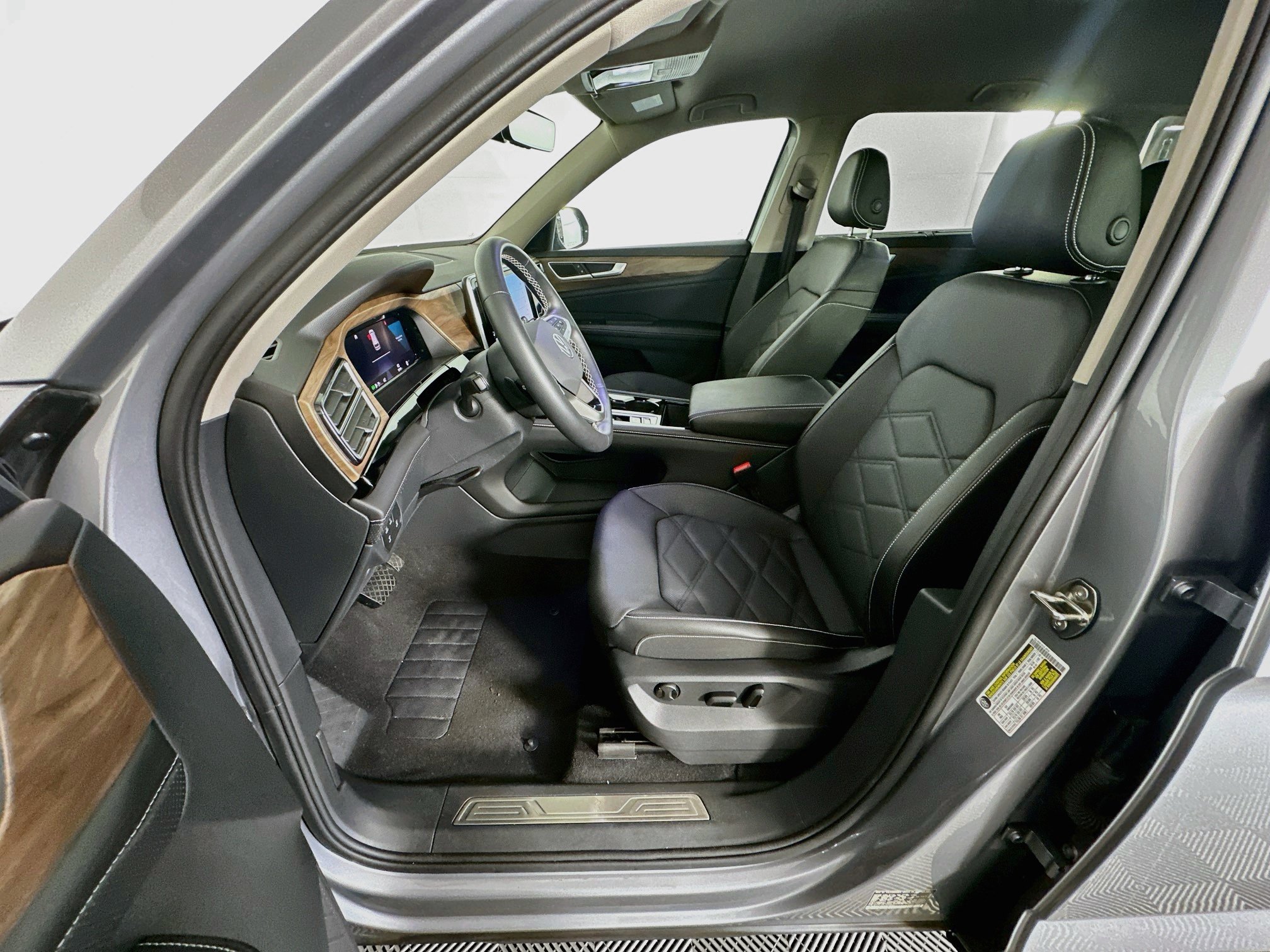 Used 2026 Volkswagen Atlas SE FWD image 13