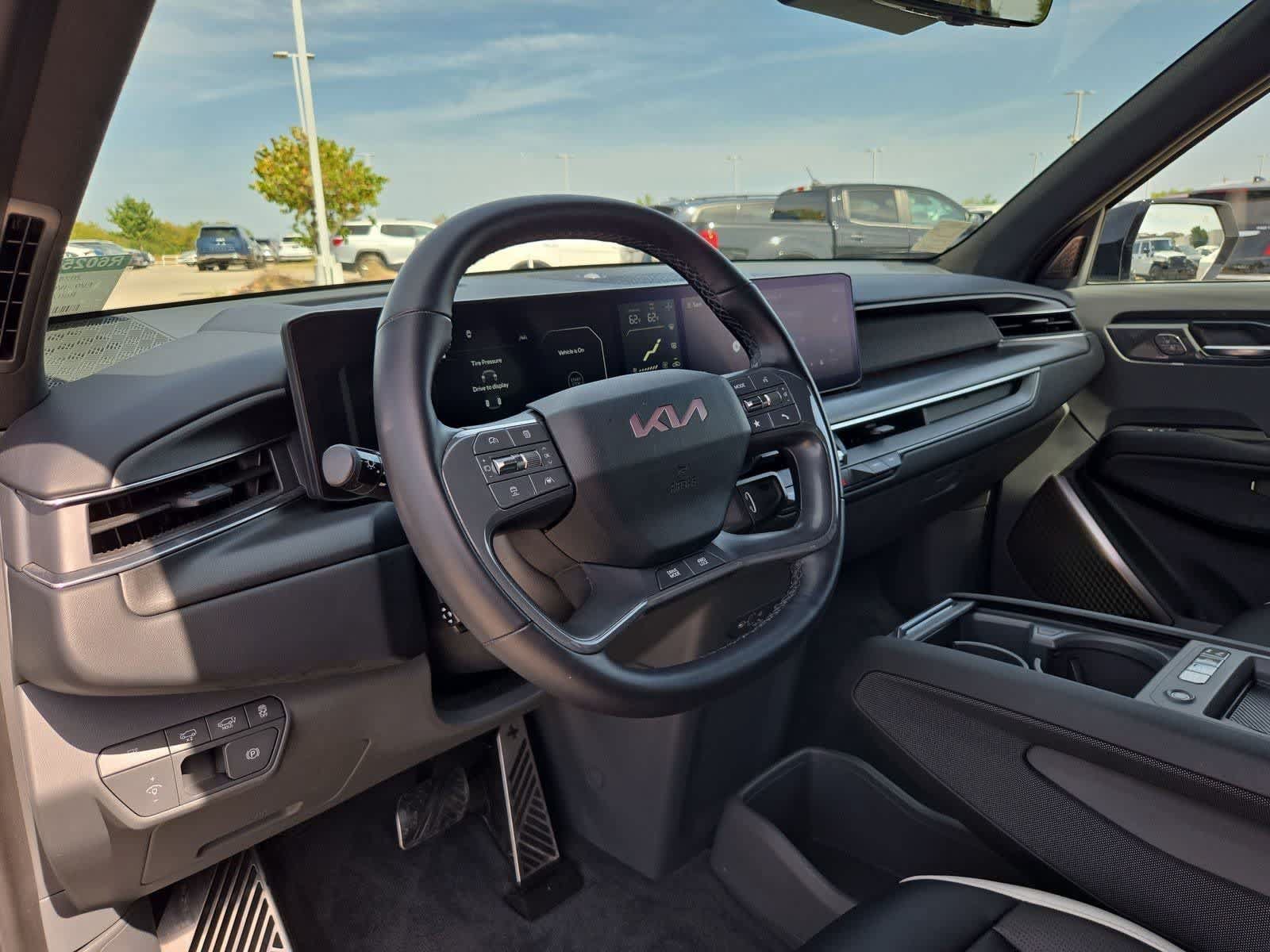 Certified 2024 Kia EV9 GT-Line AWD/4WD image 2