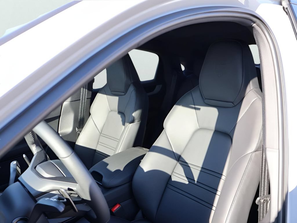 New 2026 Porsche Cayenne Coupe AWD/4WD image 5