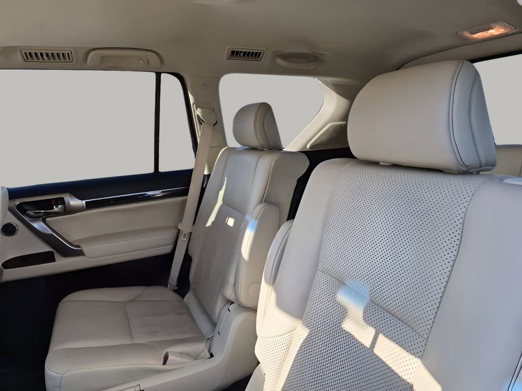 Used 2023 Lexus GX 460 Luxury w/ Sport Design Package AWD/4WD image 19