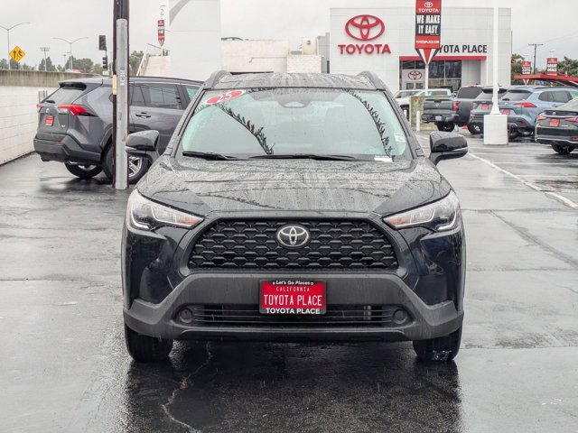 Used 2025 Toyota Corolla Cross LE image 2