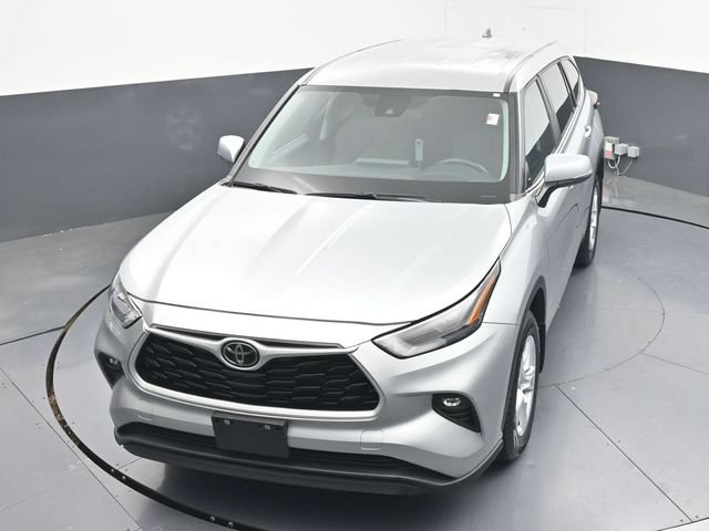 Used 2023 Toyota Highlander LE AWD/4WD image 40