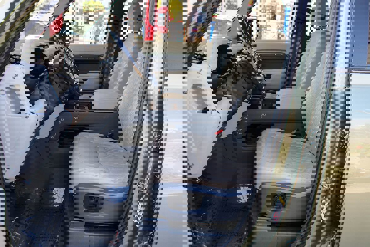 Used 2021 Land Rover Defender 110 SE image 15