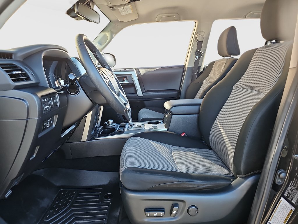 Used 2022 Toyota 4Runner SR5 AWD/4WD image 17