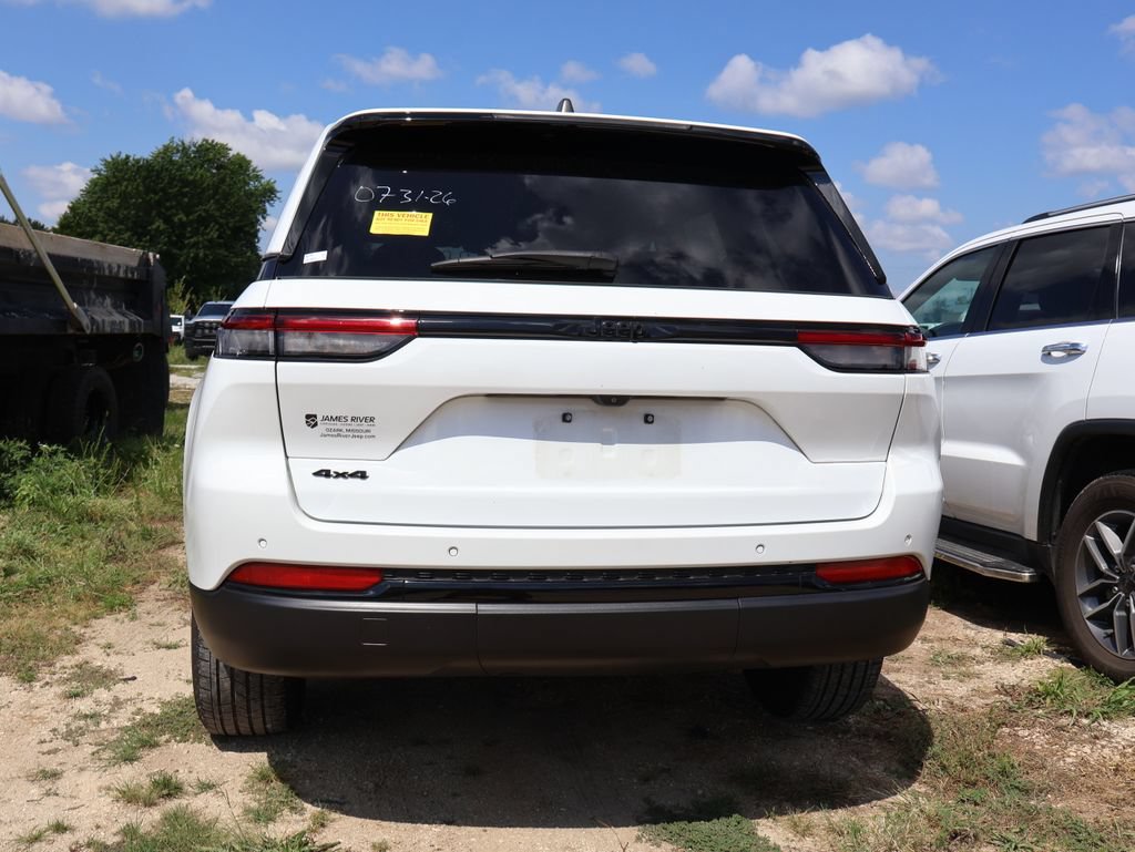 Used 2024 Jeep Grand Cherokee Altitude AWD/4WD image 19