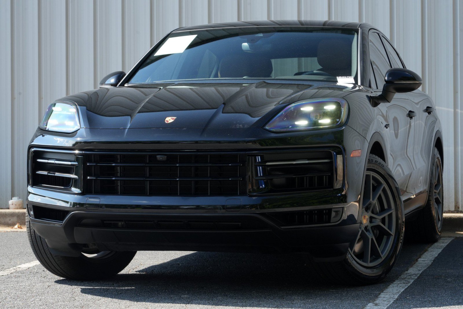 Used 2024 Porsche Cayenne Coupe AWD/4WD image 3
