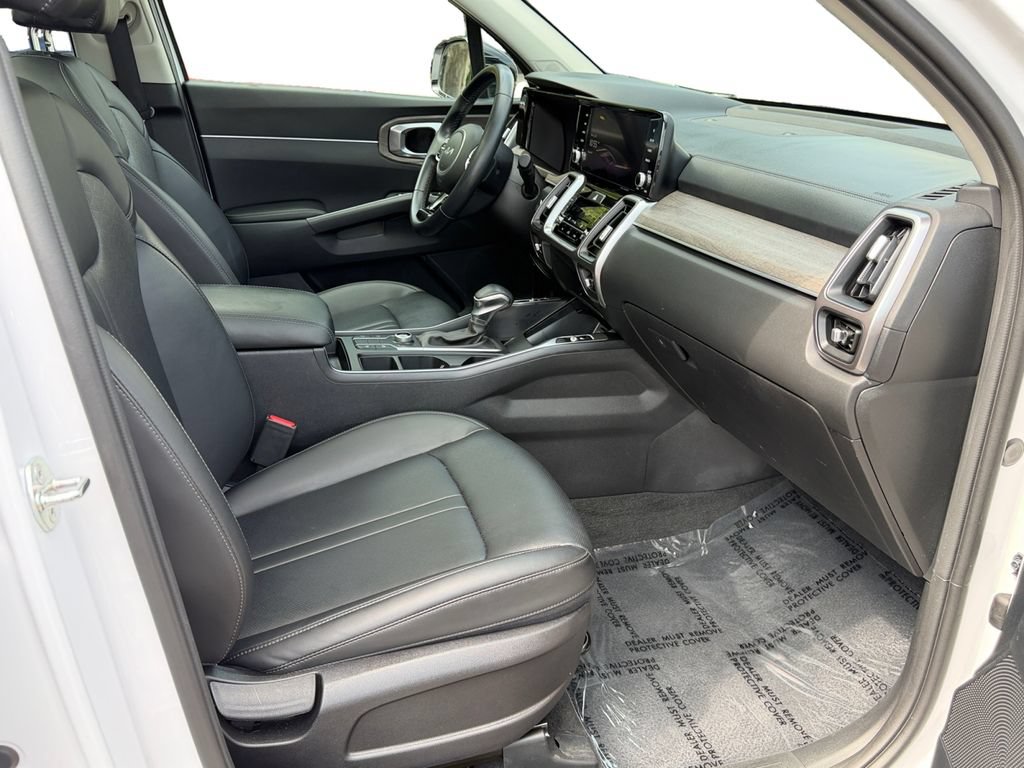 Certified 2023 Kia Sorento S w/ Panoramic Sunroof Package AWD/4WD image 9