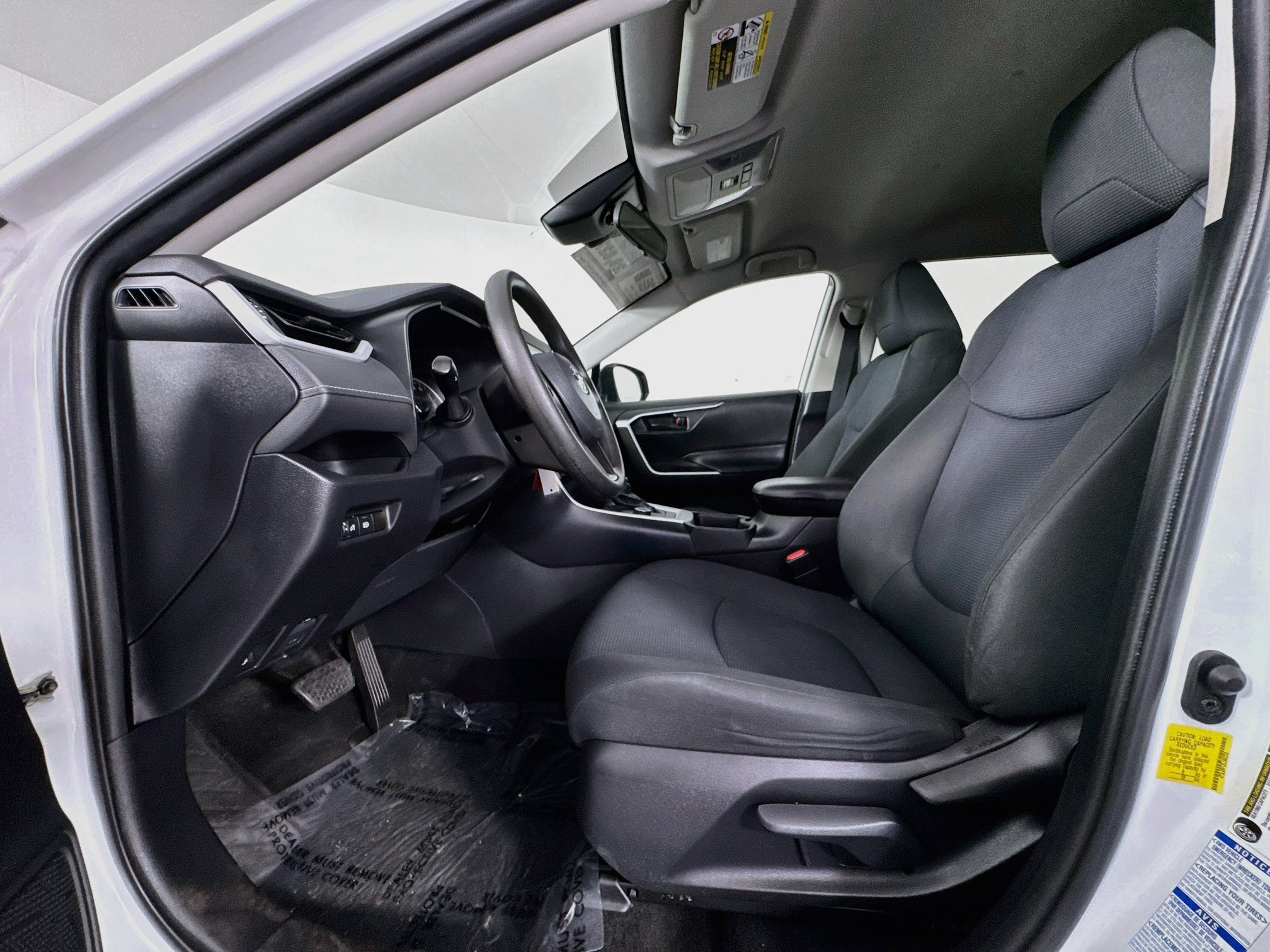 Used 2020 Toyota RAV4 LE AWD/4WD image 19