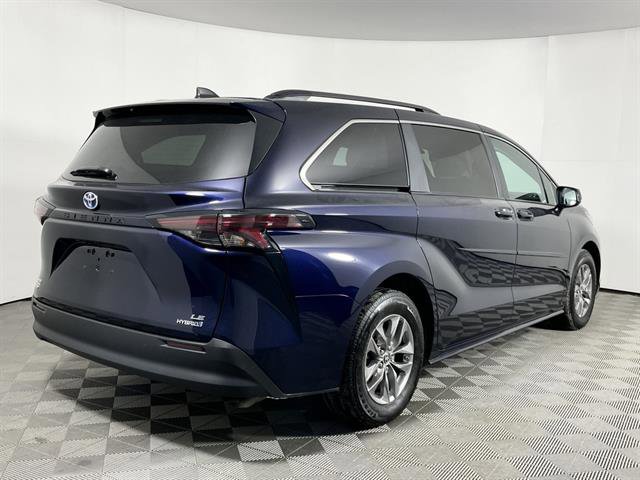 Used 2024 Toyota Sienna LE image 8