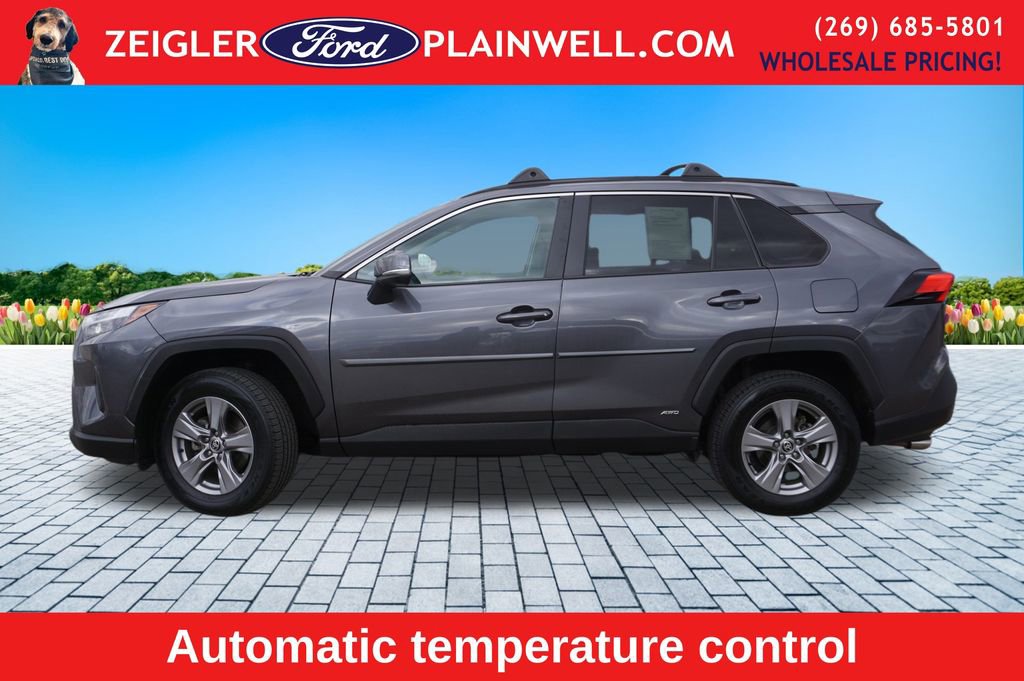 Used 2022 Toyota RAV4 XLE w/ Convenience Package image 2