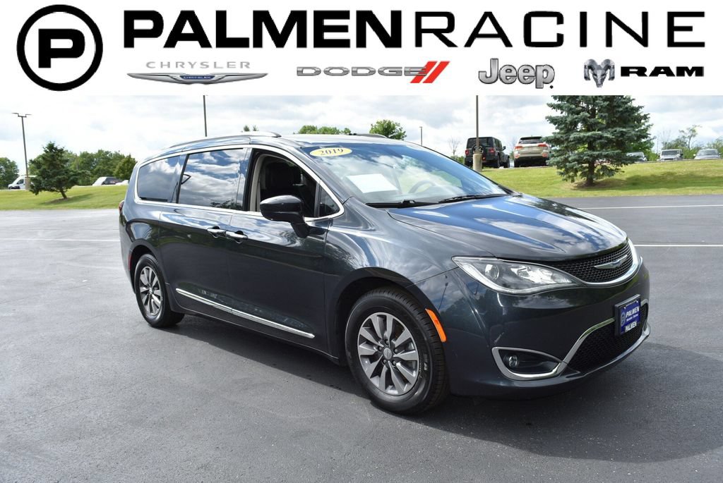 Used 2019 Chrysler Pacifica Touring-L Plus FWD image 1