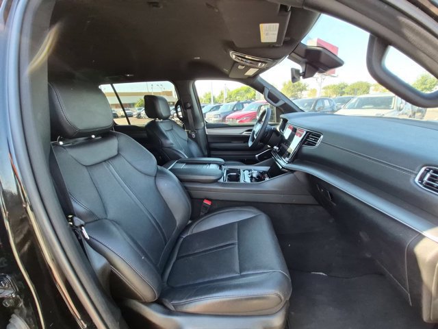 Used 2025 Jeep Wagoneer L Series II AWD/4WD image 20