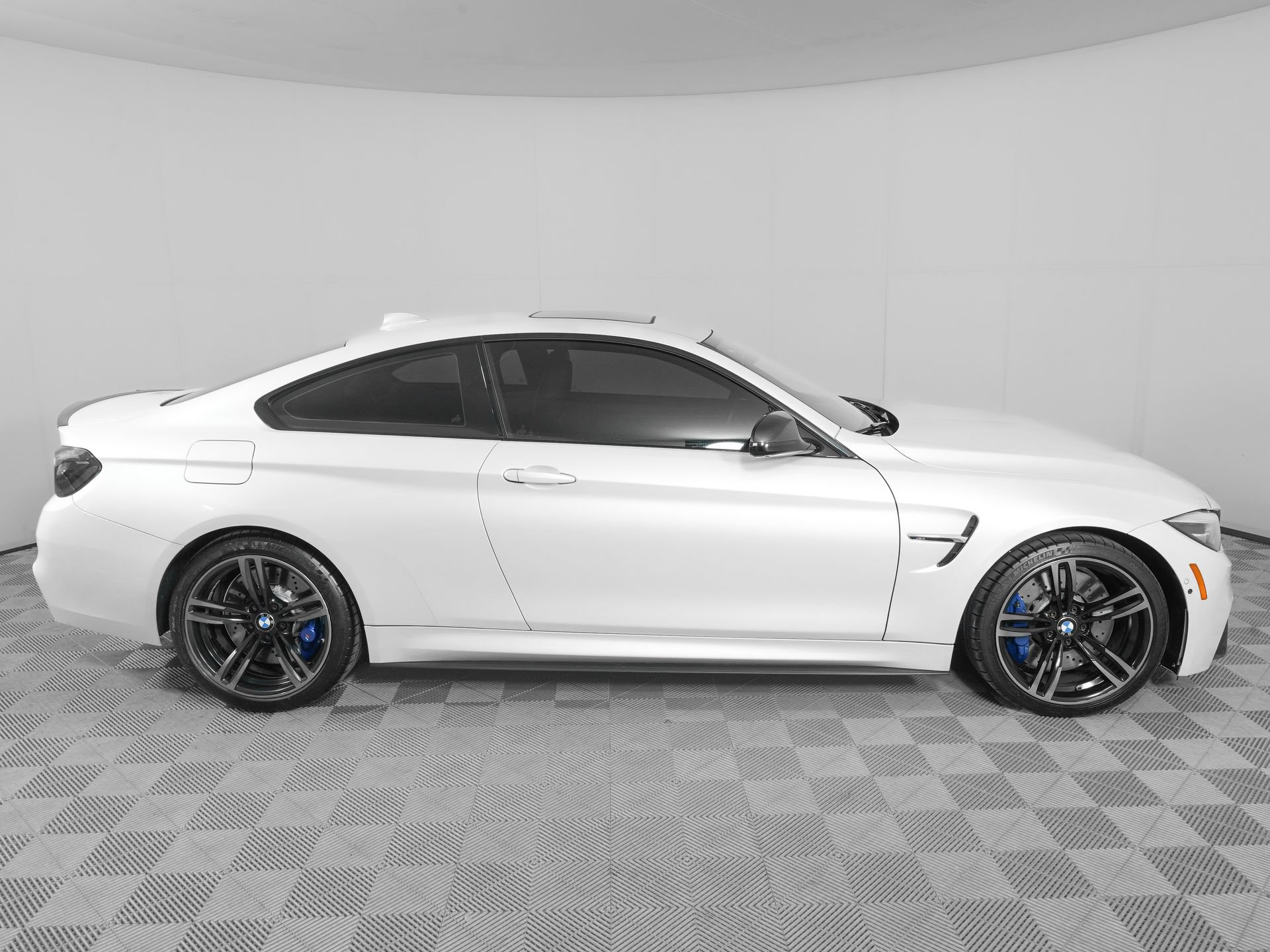 Used 2018 BMW M4 Coupe RWD image 3