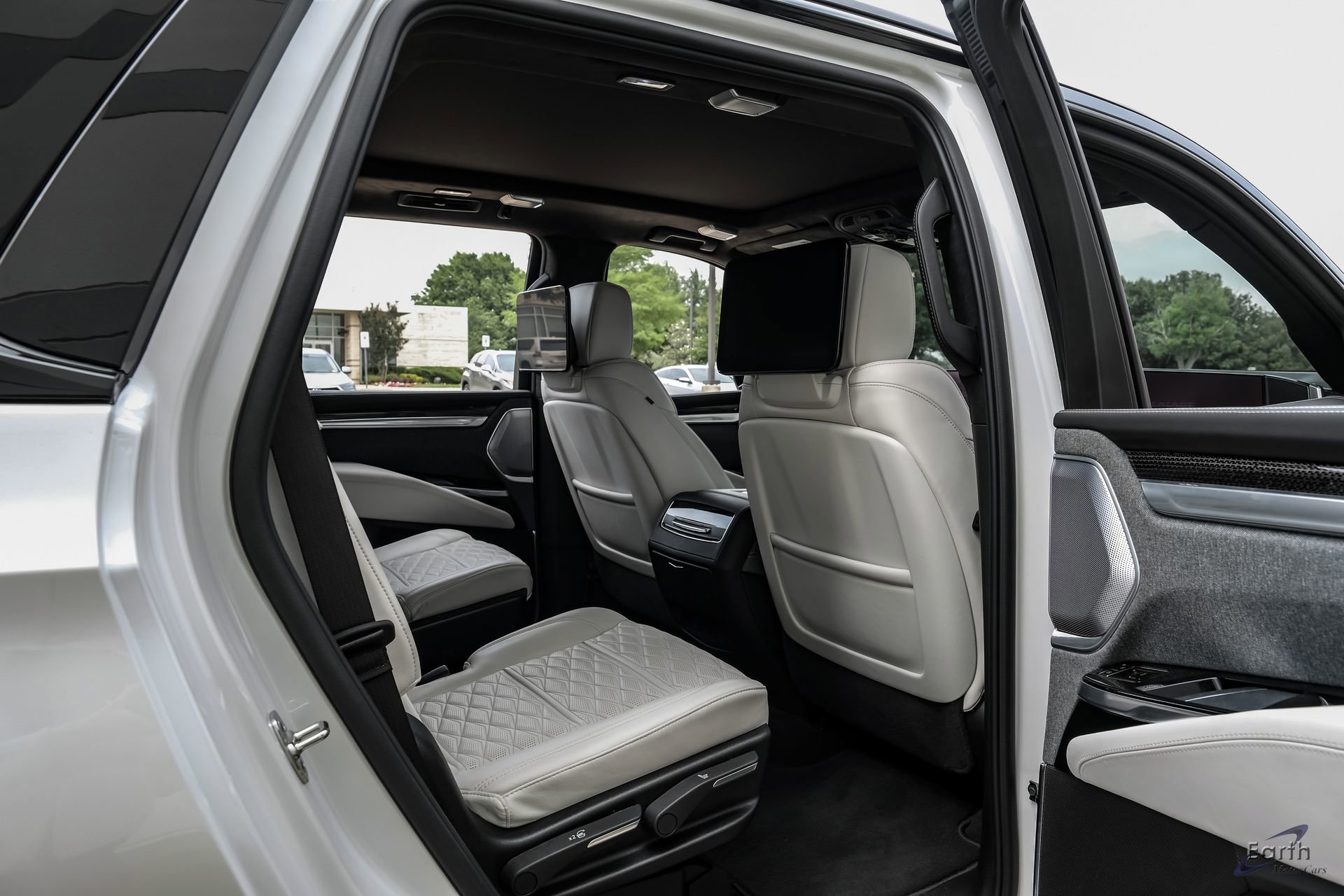 Used 2025 Cadillac Escalade V w/ LPO, ONYX Package AWD/4WD image 75