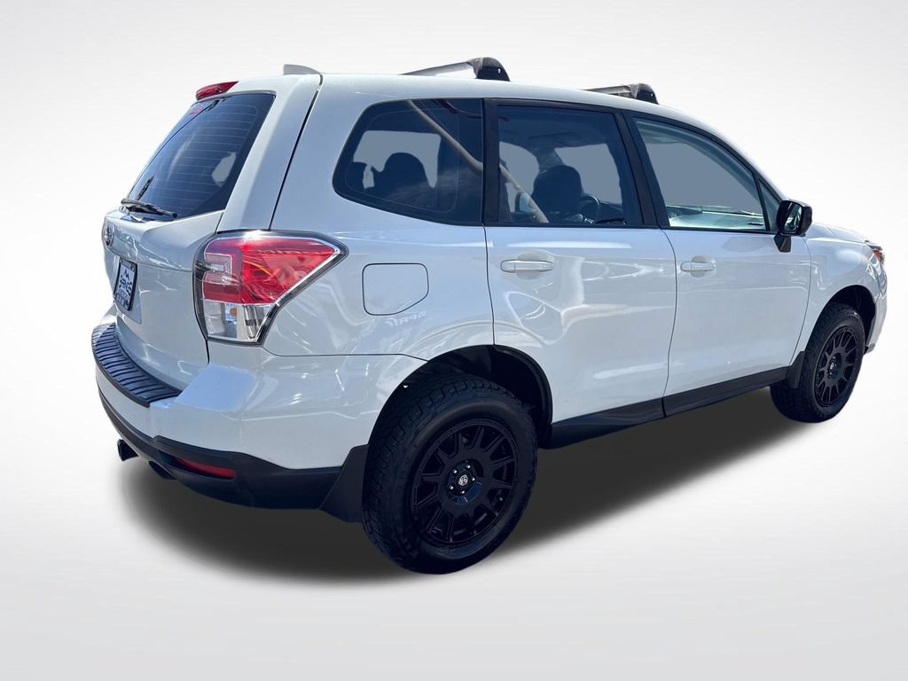 Used 2017 Subaru Forester 2.5i AWD/4WD image 5