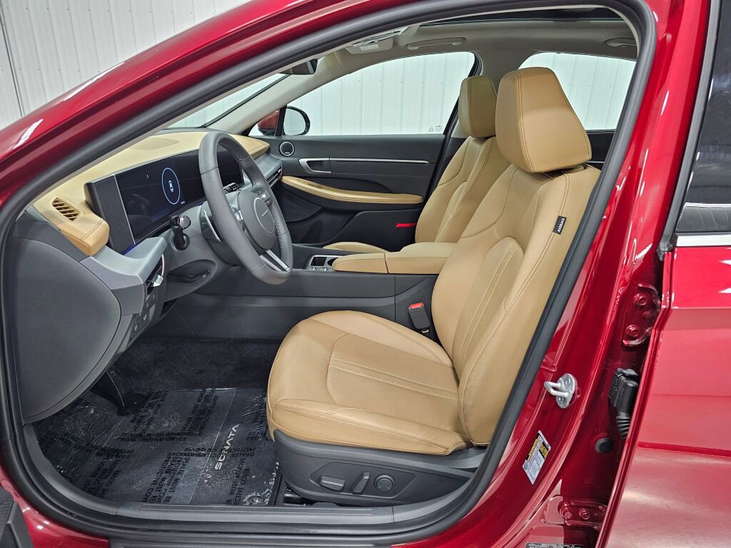Used 2025 Hyundai Sonata Limited FWD image 12