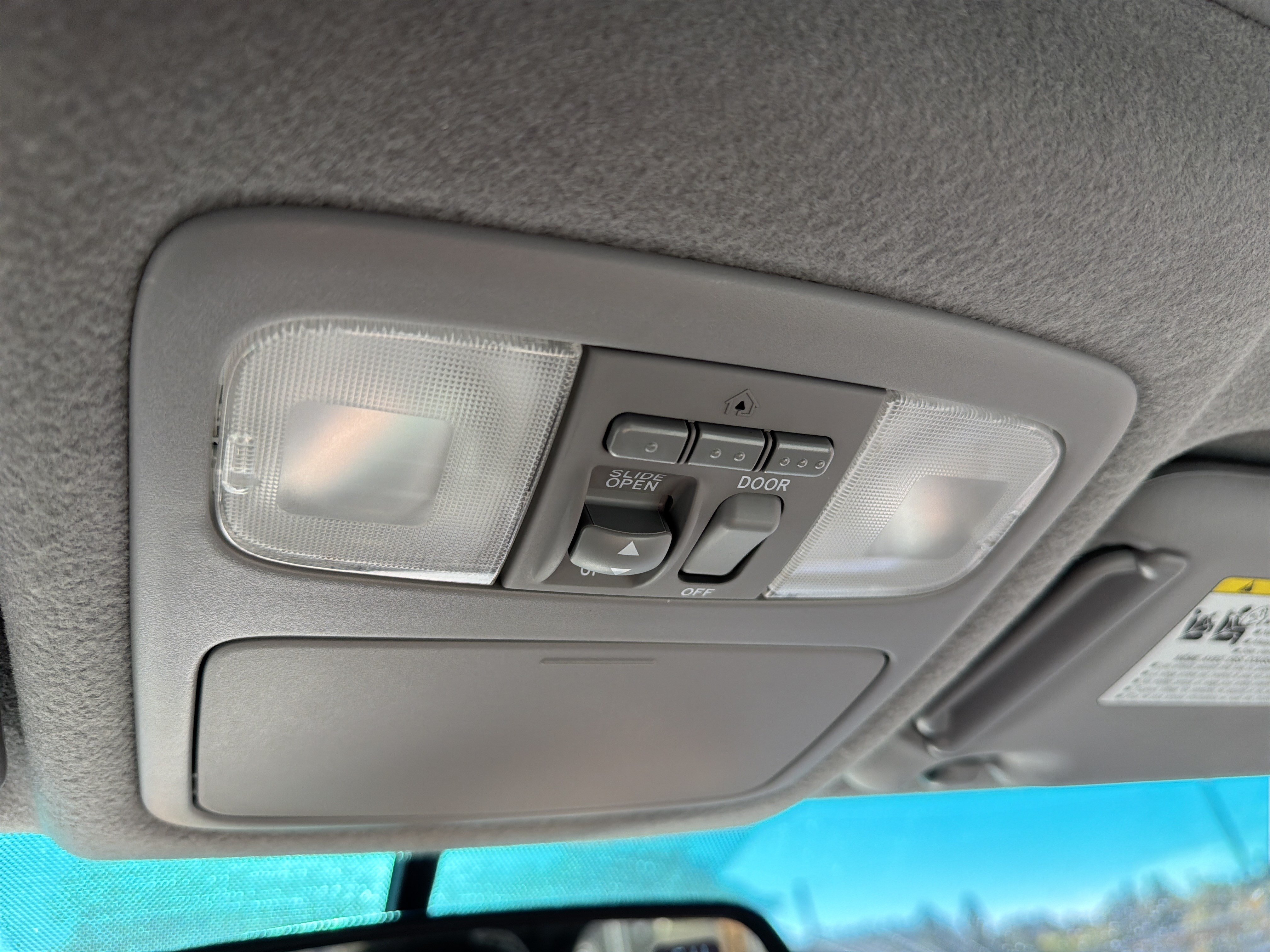 Used 2005 Toyota Highlander 4WD V6 w/ 3rd Row image 19