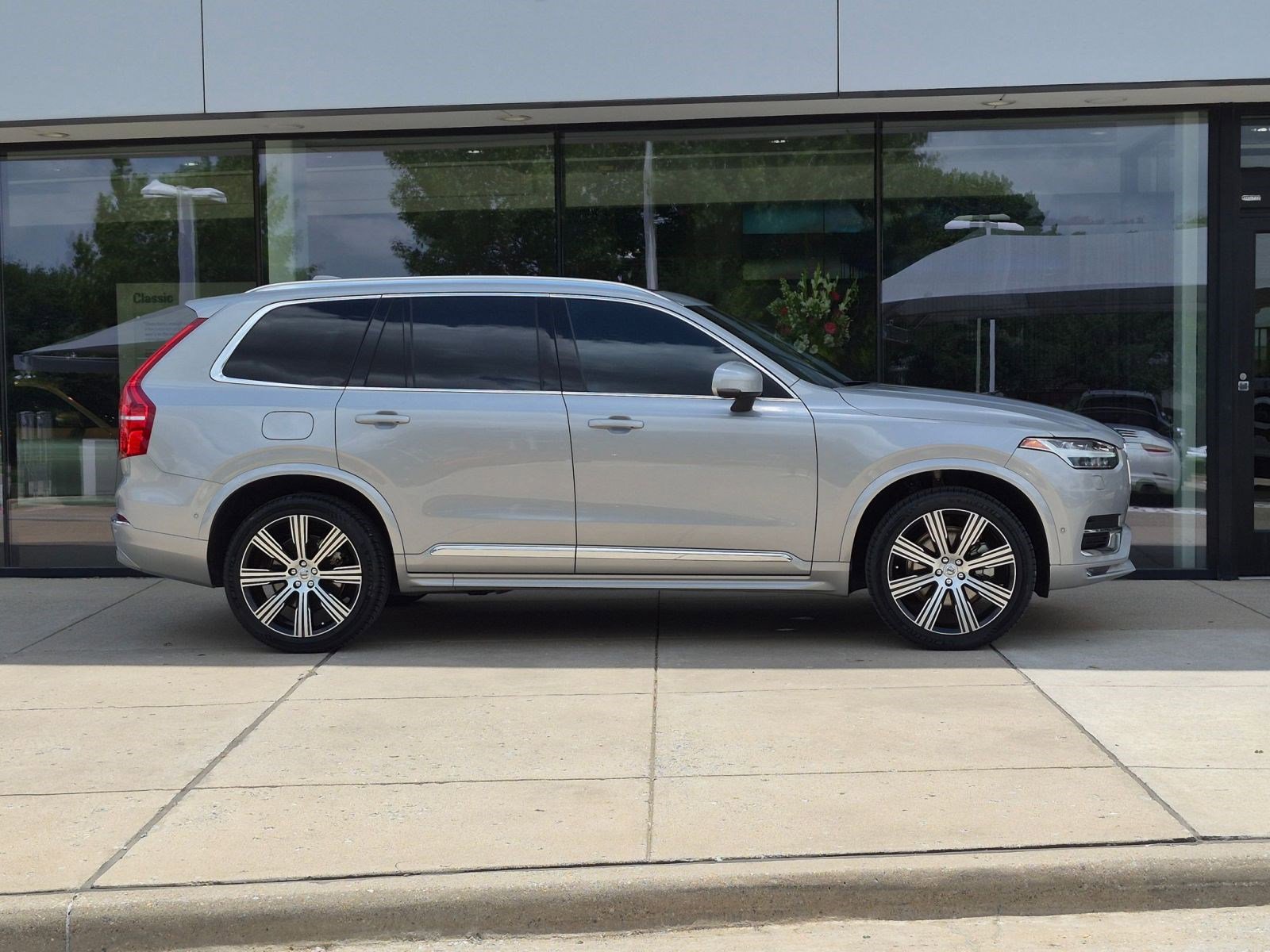 Used 2023 Volvo XC90 B6 Ultimate w/ Protection Package Premier AWD/4WD image 8