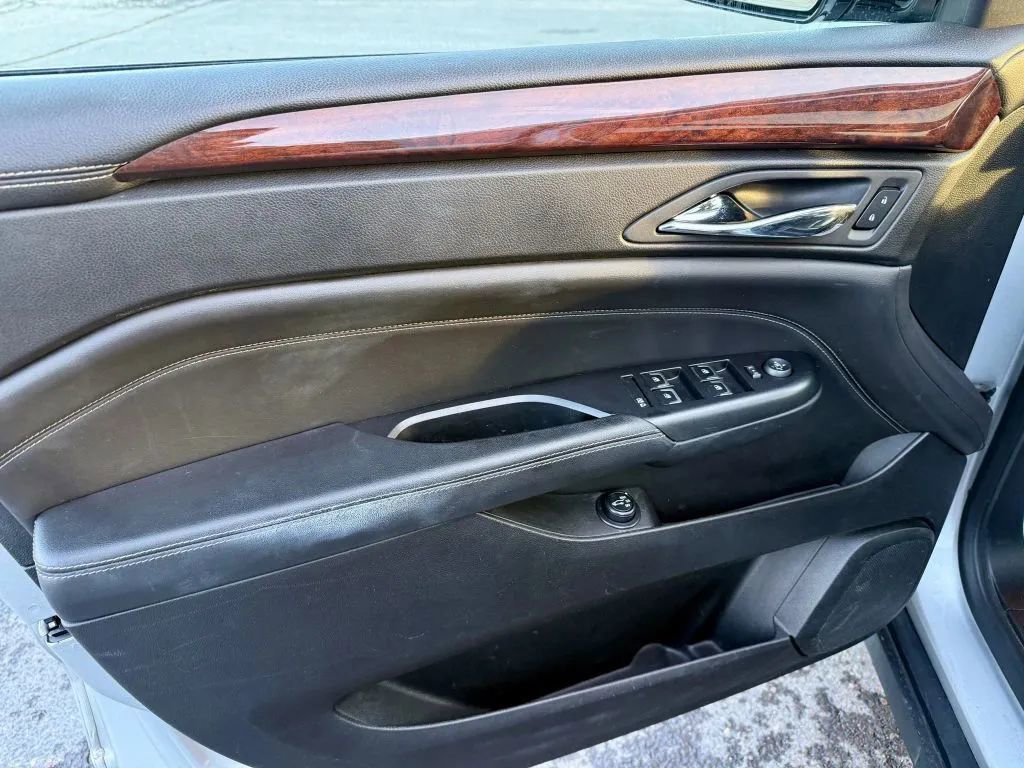 Used 2016 Cadillac SRX Luxury image 13