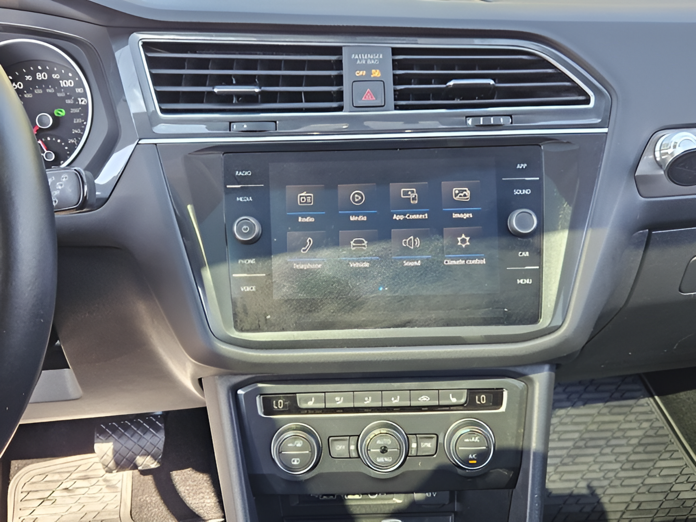 Used 2019 Volkswagen Tiguan SE w/ Panoramic Sunroof Package FWD image 20