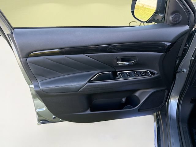 Used 2018 Mitsubishi Outlander SEL AWD/4WD image 18