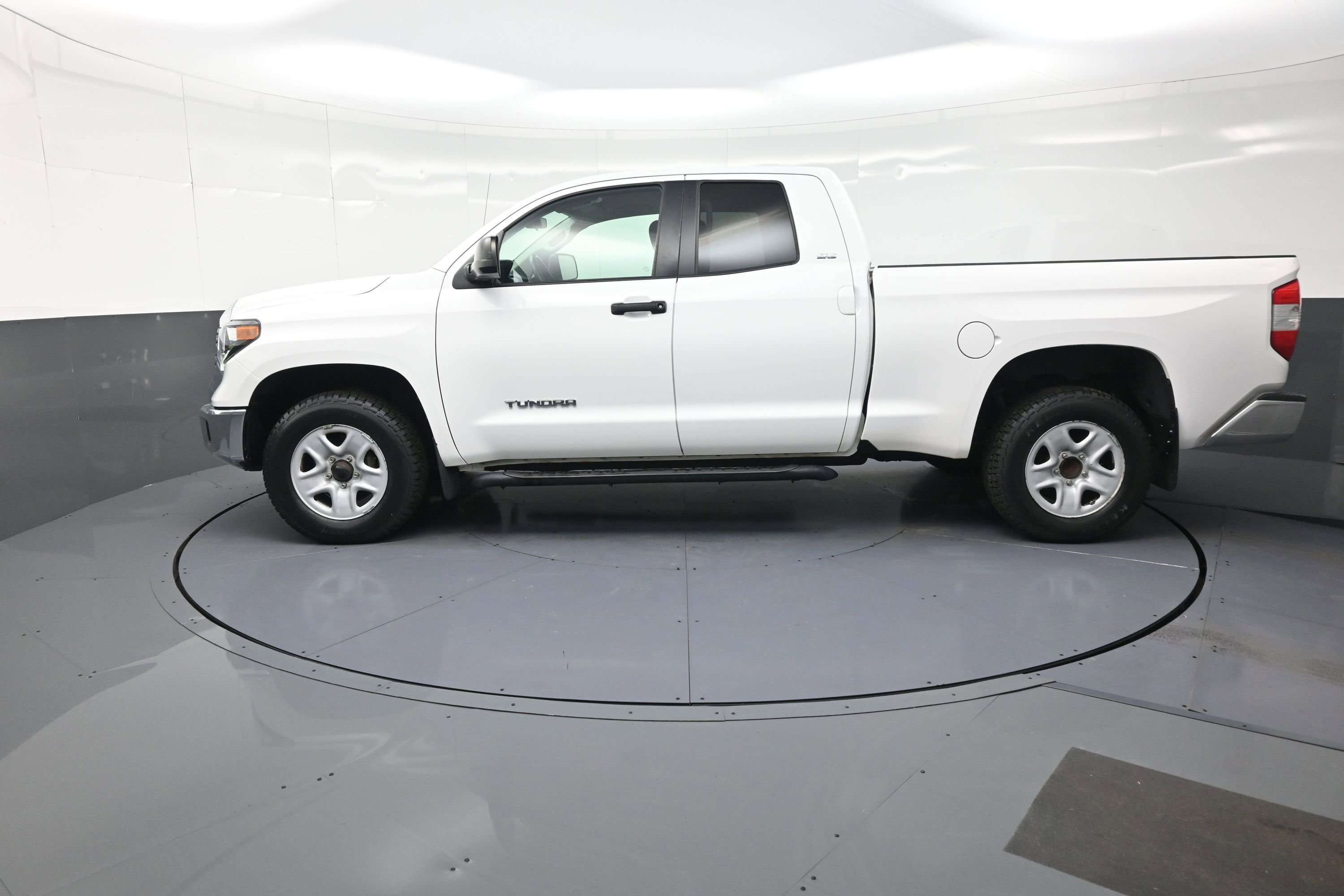 Used 2018 Toyota Tundra SR5 image 6
