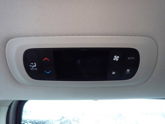 Used 2024 Chrysler Pacifica Touring-L image 19