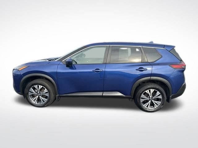 Used 2022 Nissan Rogue SV image 2