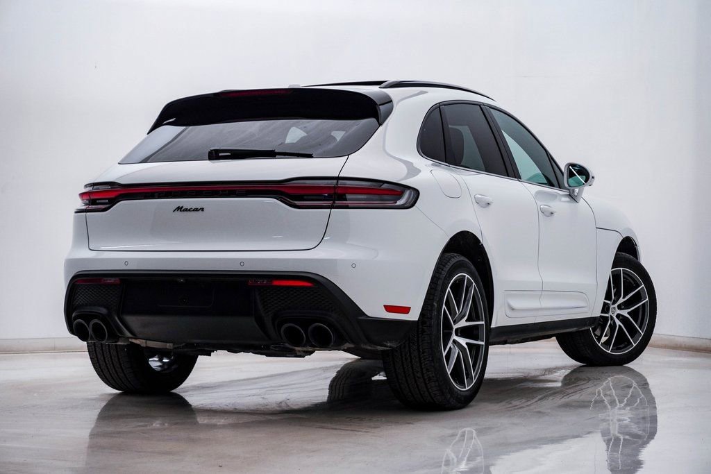 Certified 2025 Porsche Macan image 12