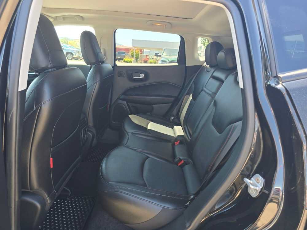 Used 2019 Jeep Compass Trailhawk w/ Leather Interior Group AWD/4WD image 16