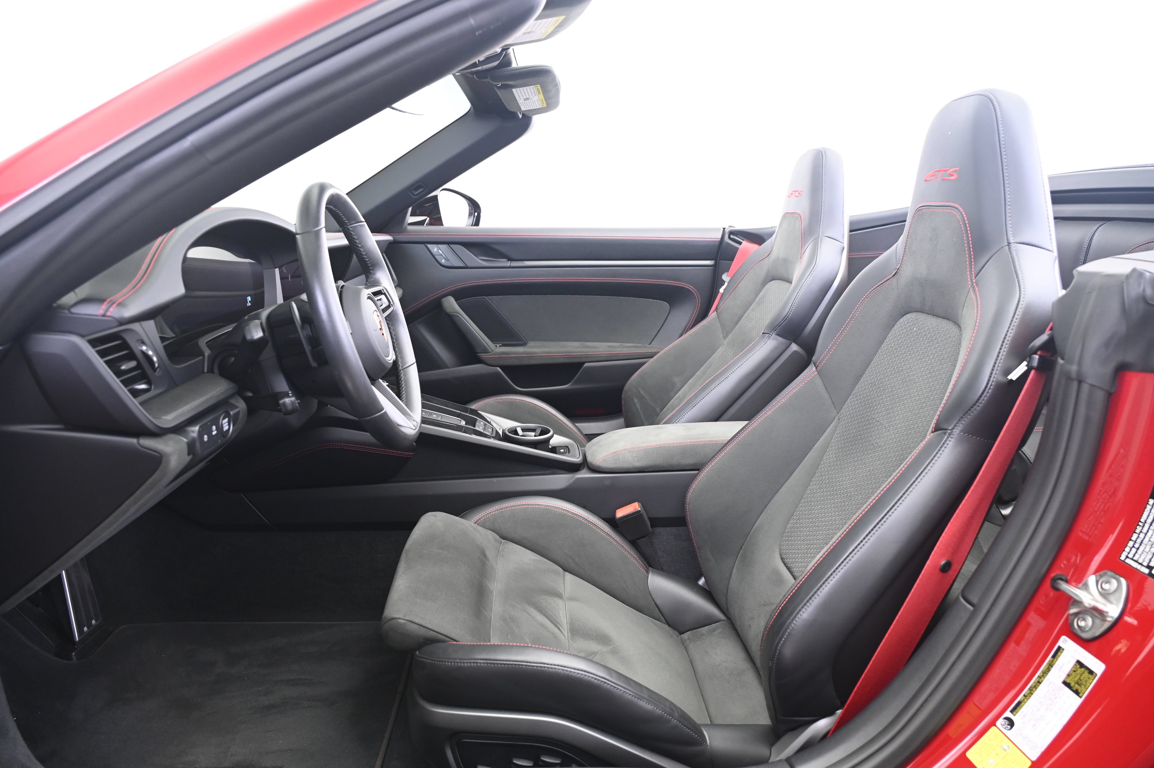 Certified 2025 Porsche 911 Carrera GTS RWD image 28