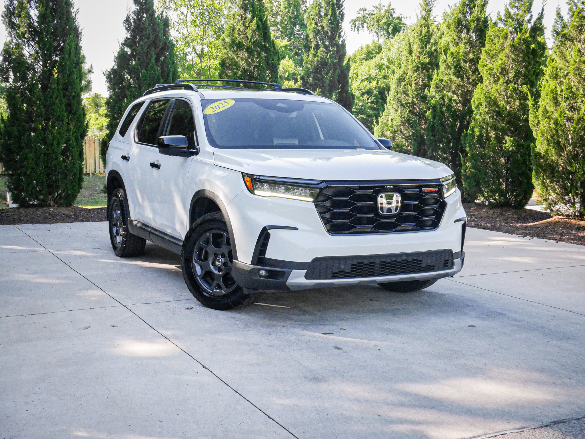 Certified 2025 Honda Pilot TrailSport image 2