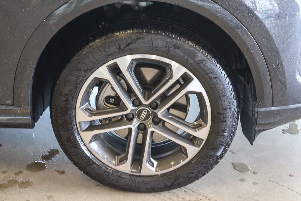 Used 2025 Audi Q5 Premium w/ 19" Wheel Package AWD/4WD image 5