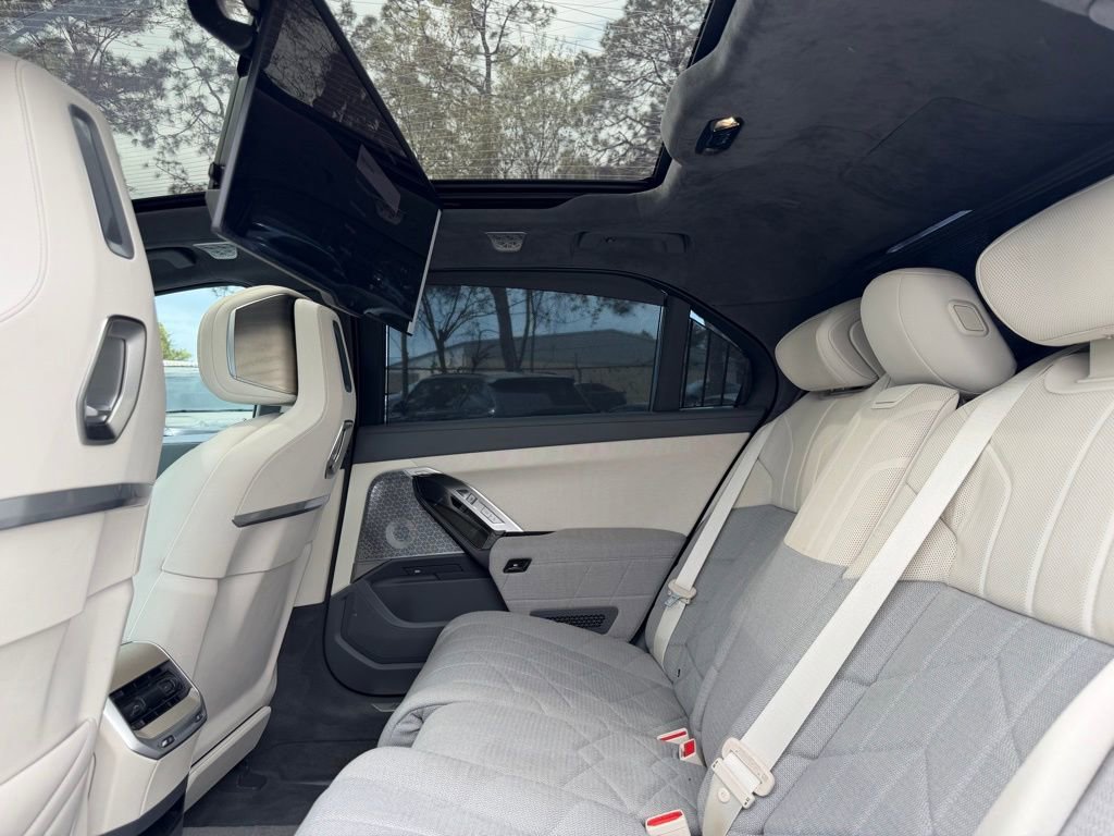 Used 2023 BMW 760i xDrive image 20
