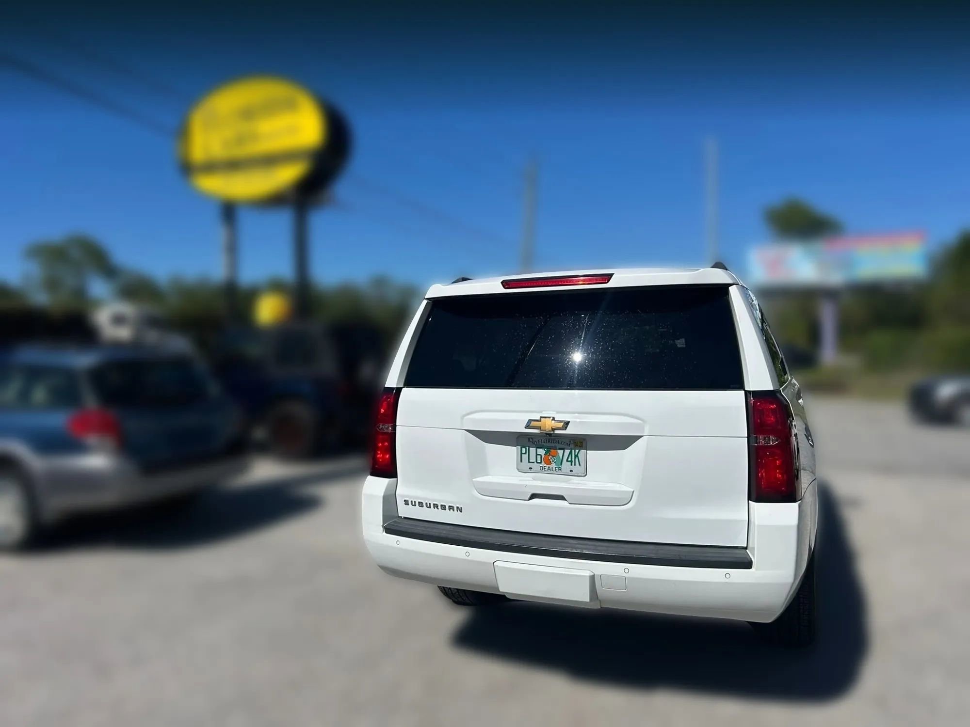 Used 2017 Chevrolet Suburban LT RWD image 3