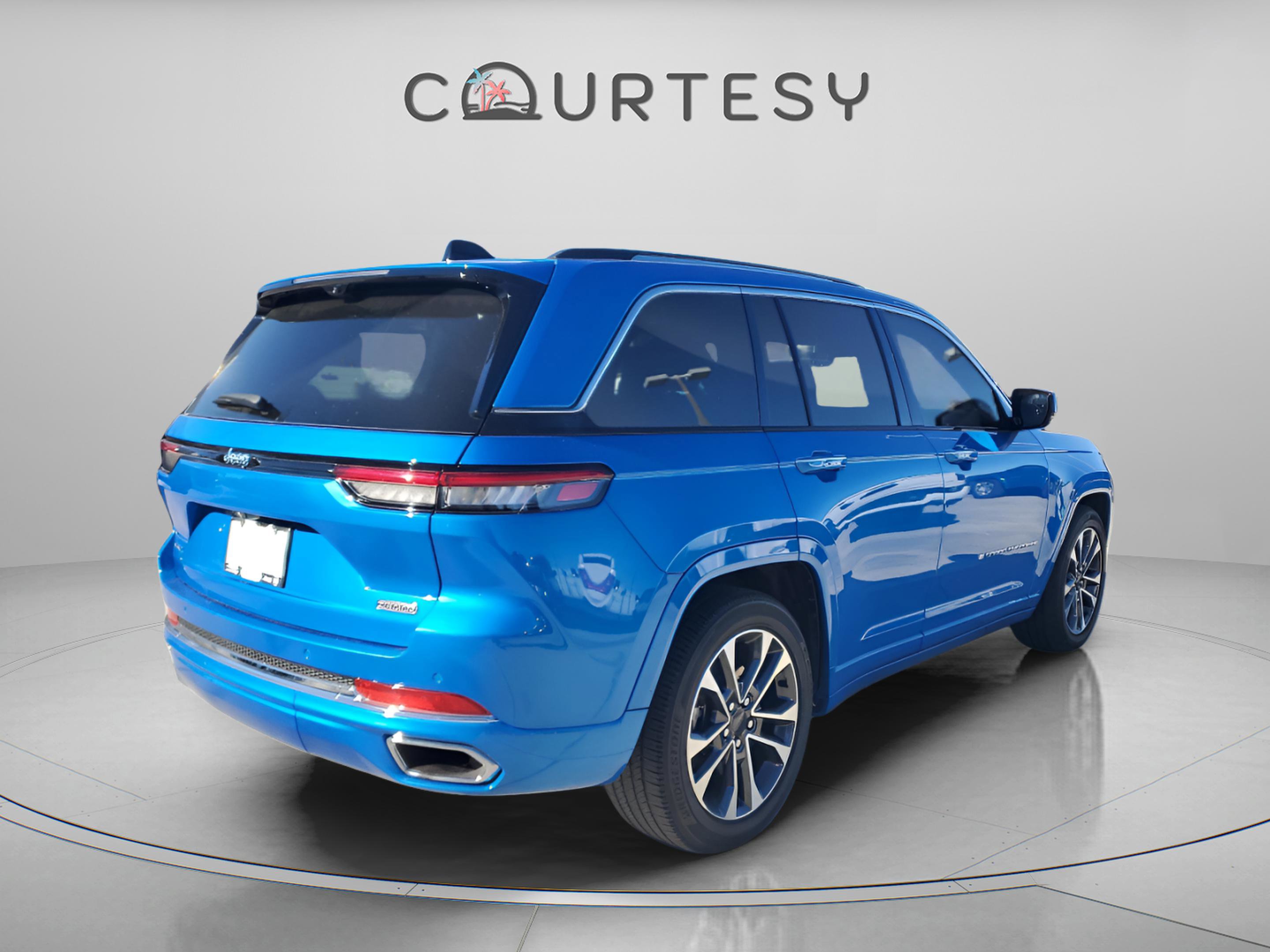 Used 2024 Jeep Grand Cherokee Overland w/ Advanced Protech Group III image 4