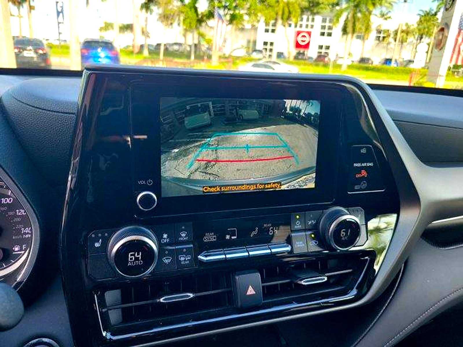 Used 2023 Toyota Highlander XLE FWD image 38