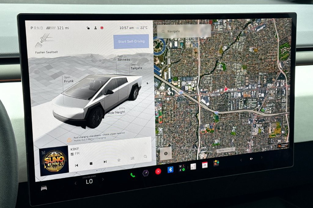 Used 2024 Tesla Cybertruck AWD Crew Cab image 17