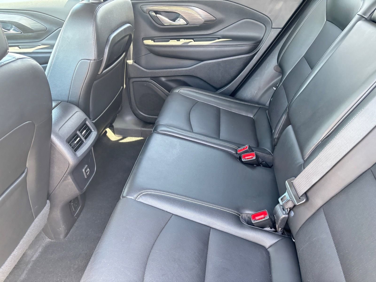 Used 2023 GMC Terrain SLT image 18