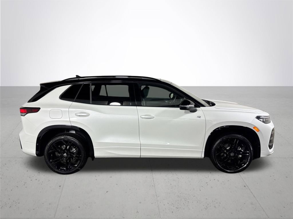 New 2025 Volkswagen Tiguan SE R-Line image 5