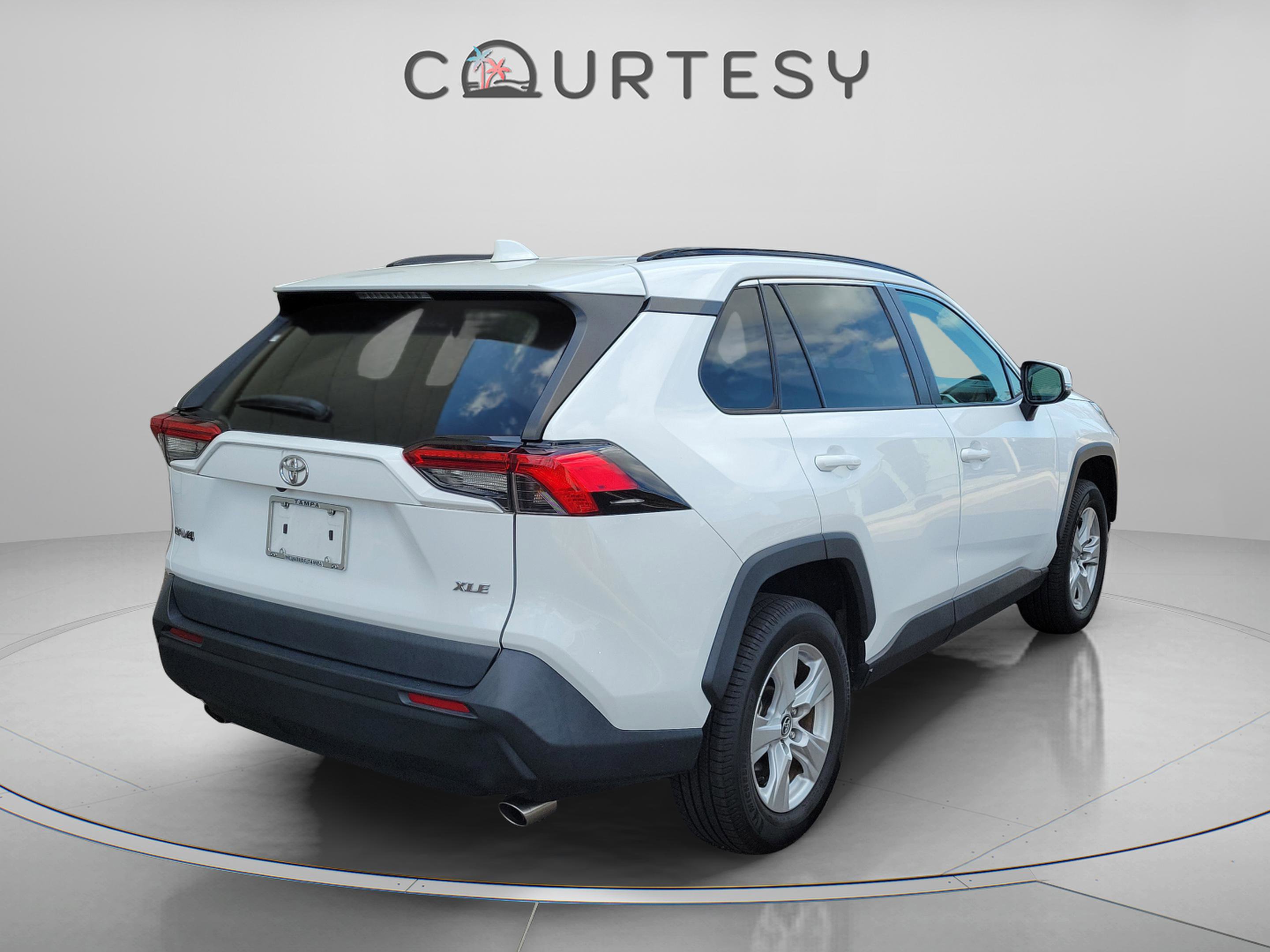 Used 2020 Toyota RAV4 XLE image 4