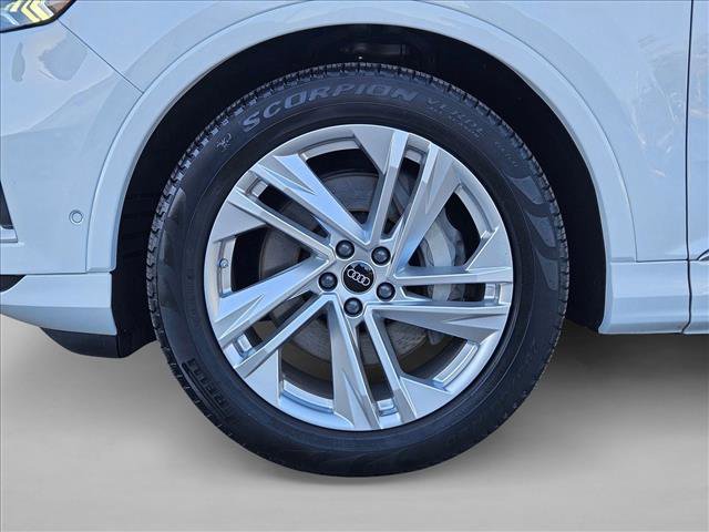 Used 2024 Audi Q7 3.0T Prestige image 28