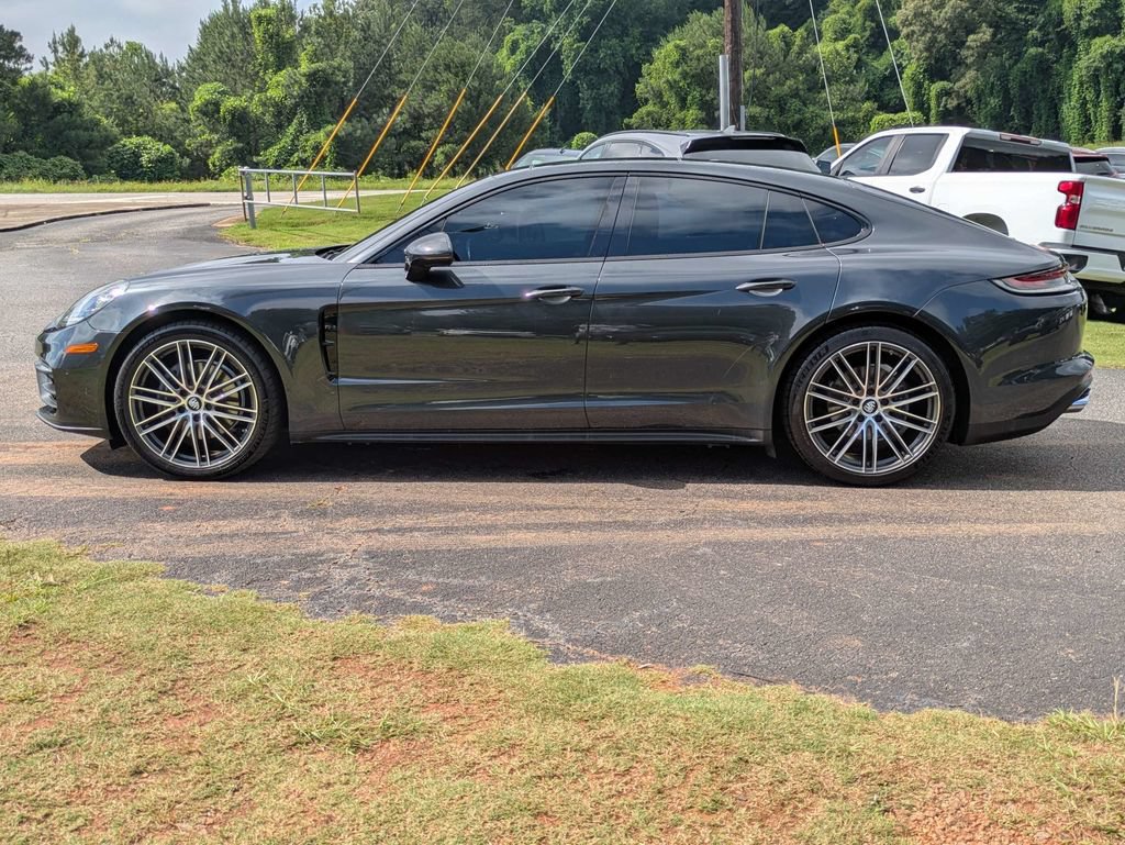 Used 2022 Porsche Panamera RWD image 3