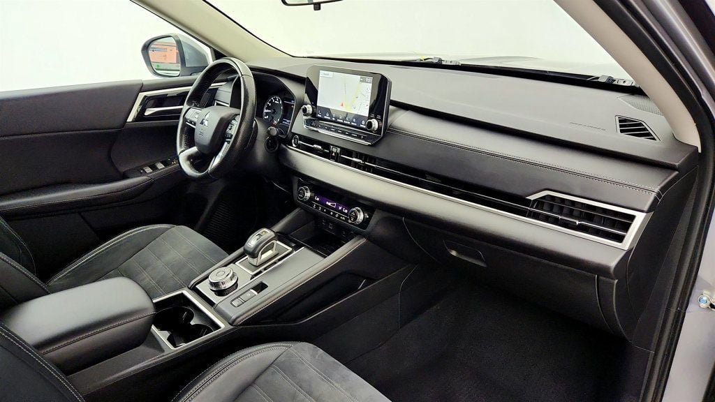 Used 2022 Mitsubishi Outlander SE AWD/4WD image 25