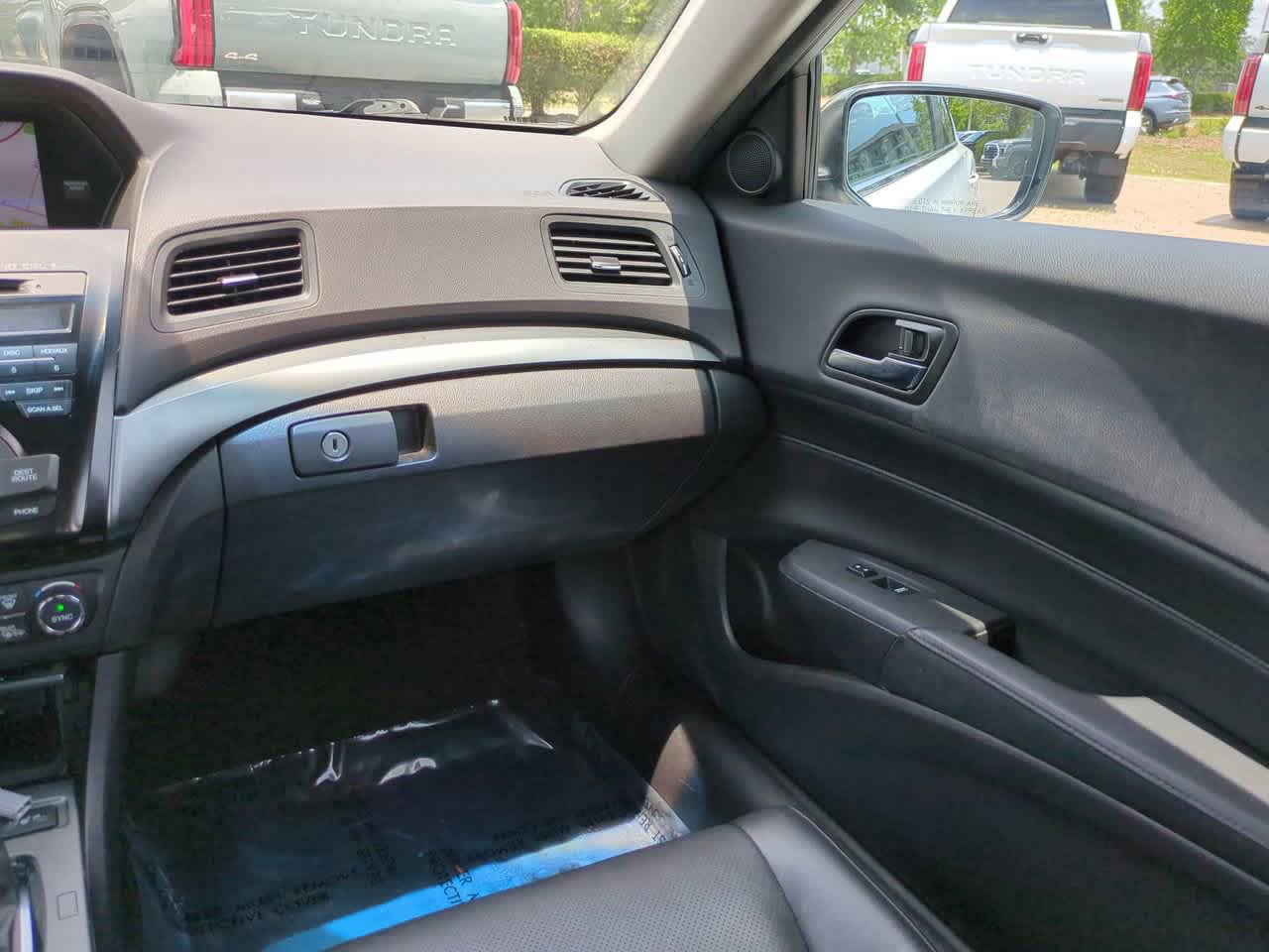 Used 2015 Acura ILX w/ Technology Package FWD image 16