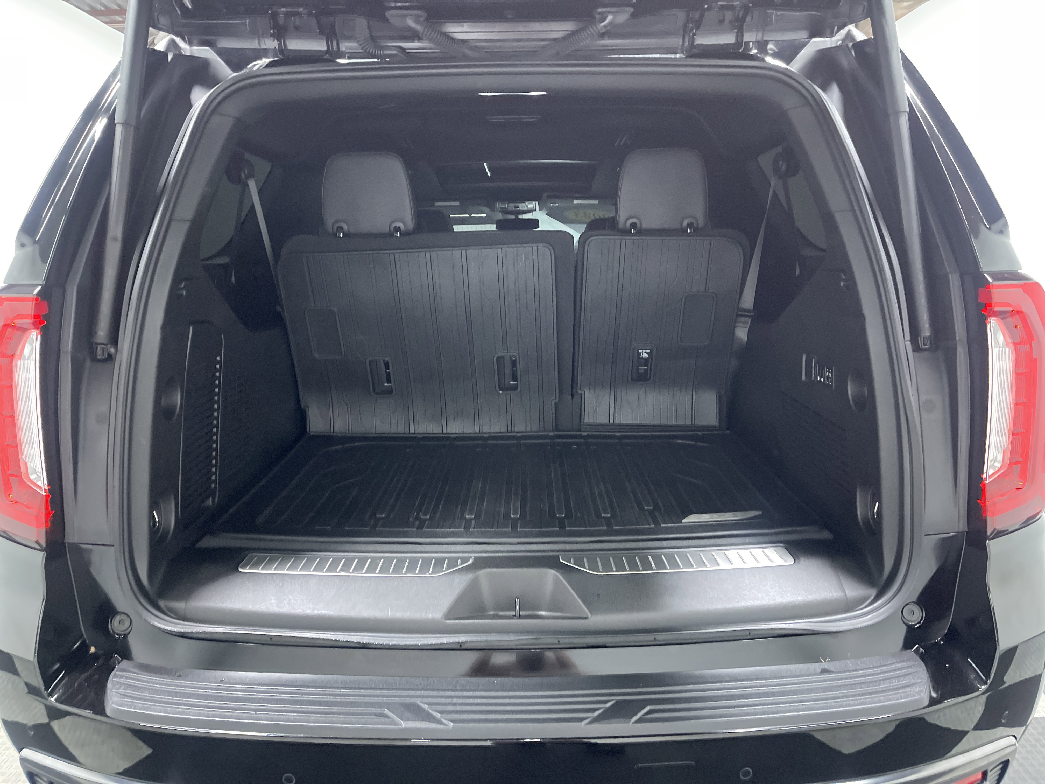 Used 2023 GMC Yukon XL AT4 w/ LPO, Floor Liner Package image 18