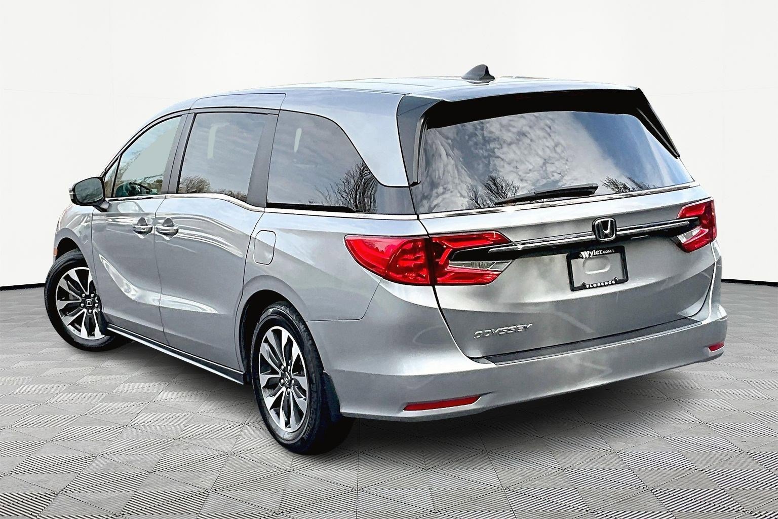 Used 2023 Honda Odyssey EX-L image 4