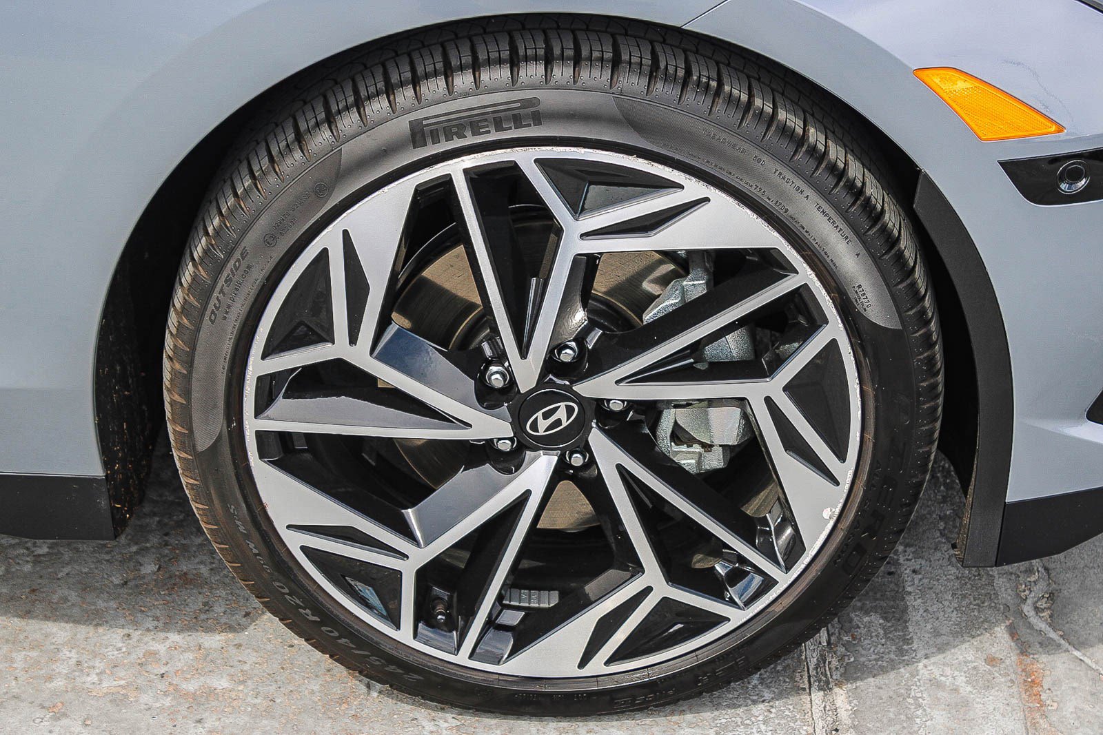 Used 2025 Hyundai Ioniq 6 Limited image 11